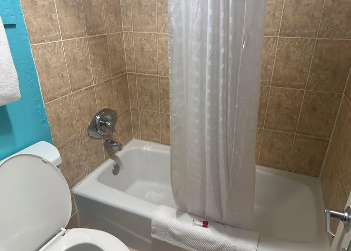 Howard Johnson By Wyndham Ft. Myers Fl