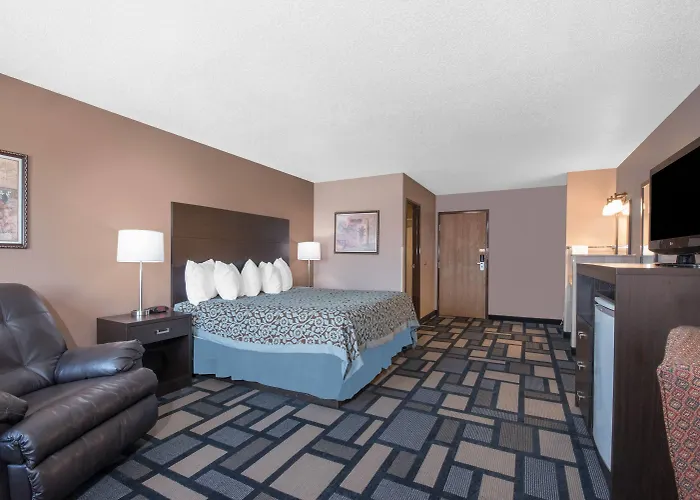 Days Inn By Wyndham Watertown