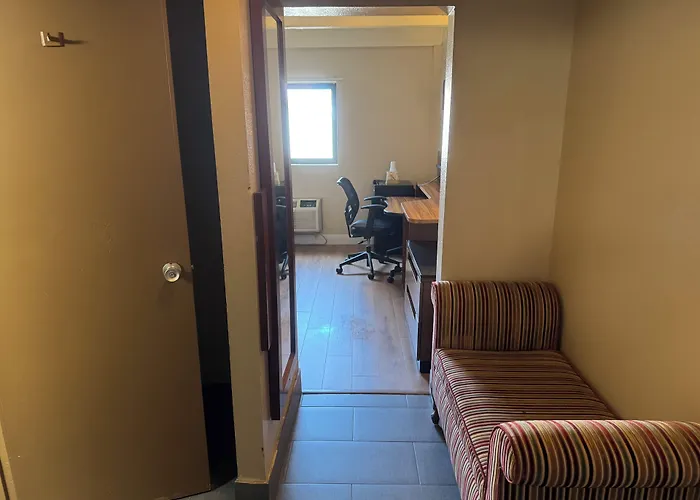 Economy Inn North Randall