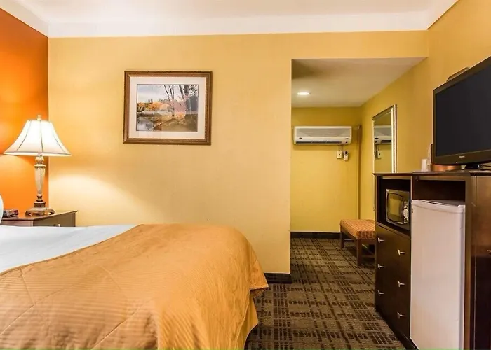Clarion Hotel & Suites Hamden-New Haven
