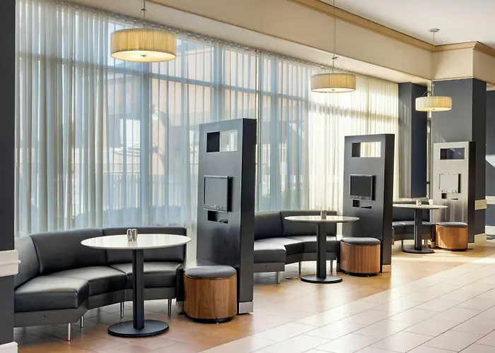 Courtyard By Marriott Baldwin Park
