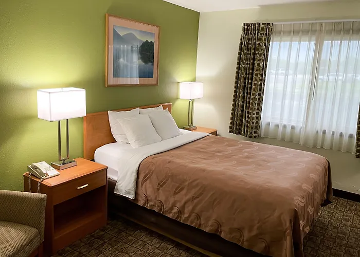 Hudson Inn & Suites