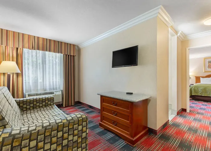 Quality Inn & Suites Oceanside Near Camp Pendleton