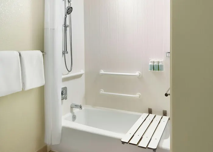 Courtyard By Marriott Hartford Windsor Airport