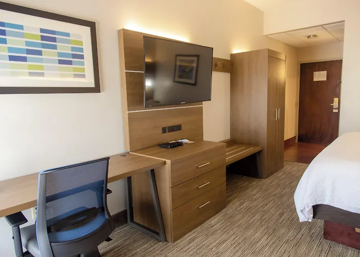 Holiday Inn Express Marshfield - Springfield Area By Ihg