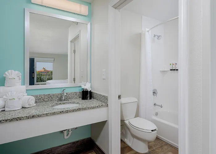 Surf & Sand Hotel - Free Hot Breakfast & Rentals