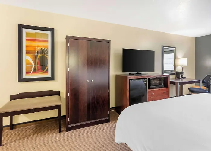 Best Western Plus Cotton Tree Inn