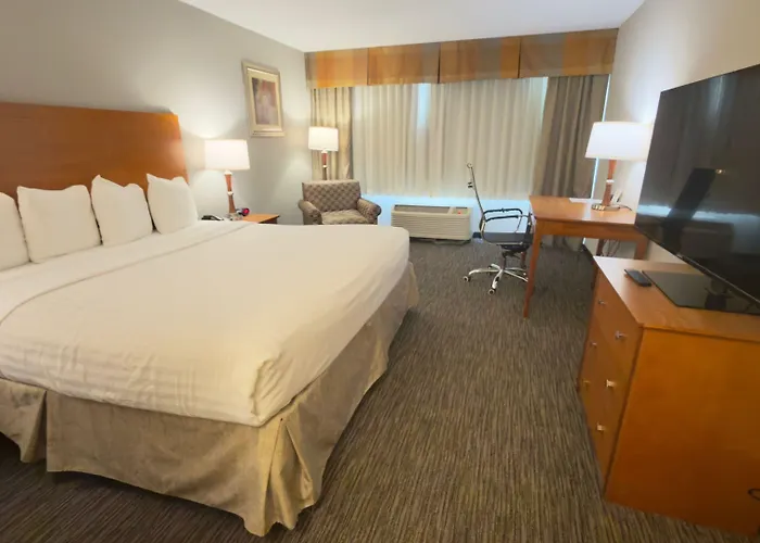 Best Western Plus Chicago Hillside