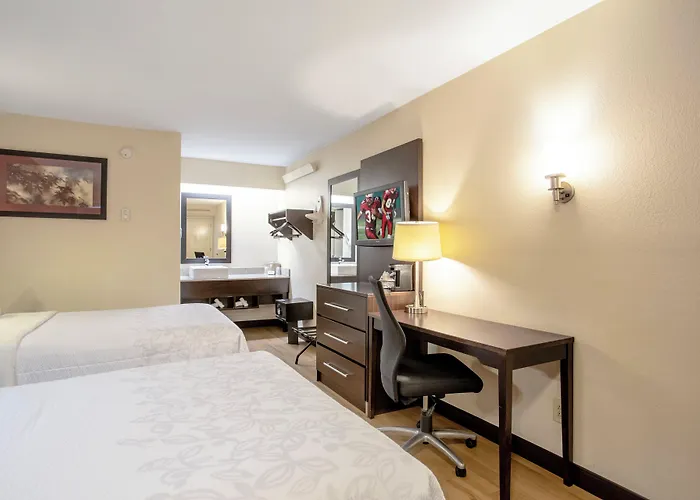 Red Roof Inn Plus + Boston - Framingham