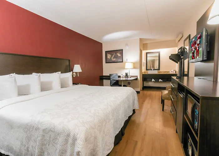 Red Roof Inn Plus + Boston - Framingham