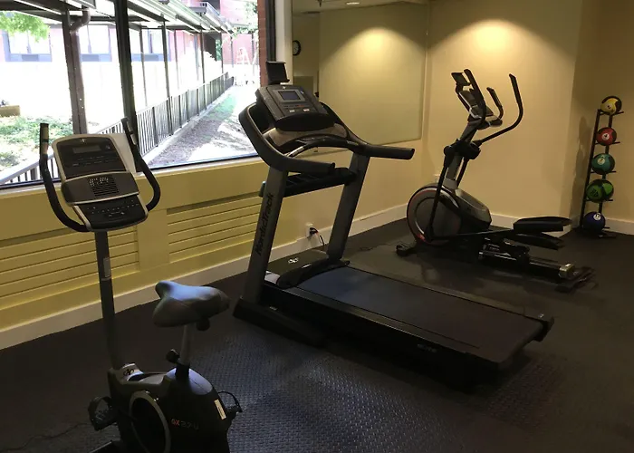 Days Inn & Suites By Wyndham Tallahassee Conf Center I-10