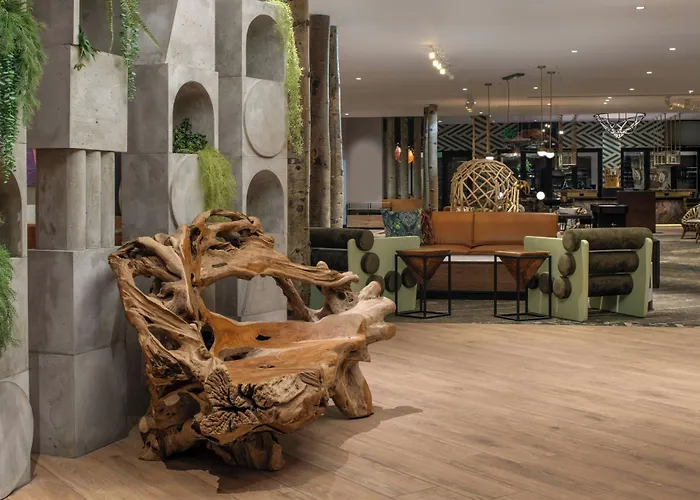 Hotel Paradox, Autograph Collection