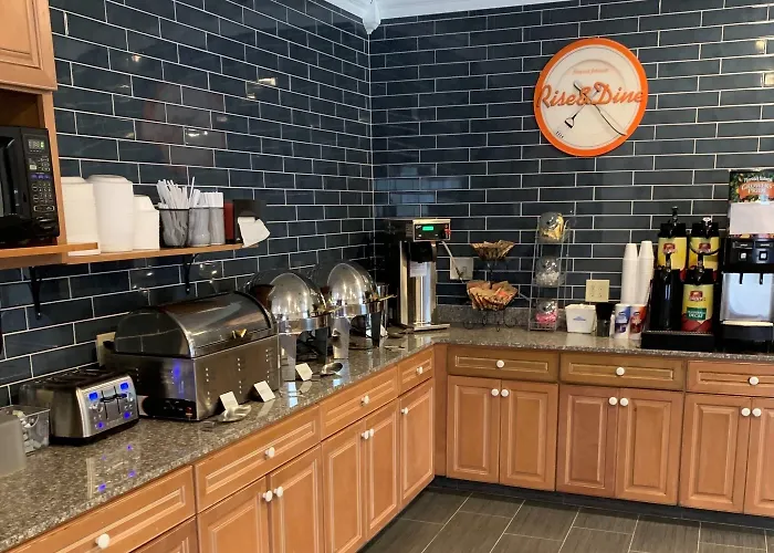 Howard Johnson By Wyndham Oklahoma City Okc Airport, Near Fairgrounds, I40- Free Full Hot Breakfast