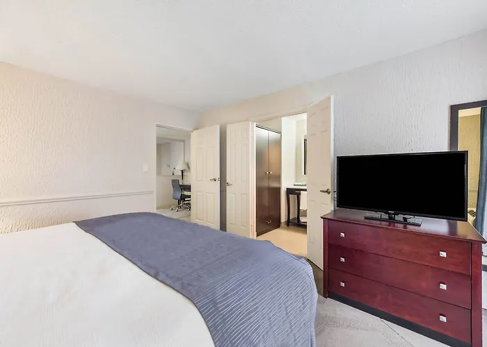 The Blu Hotel Blue Ash Cincinnati, An Ascend Collection Hotel