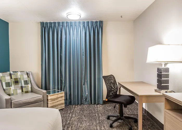 Everspring Inn And Suites