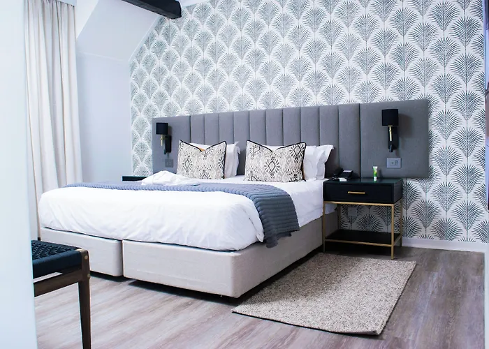 Cresta Churchill Hotel