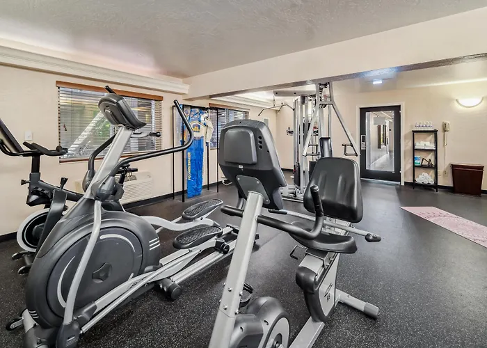 Best Western Plus Hilltop Inn