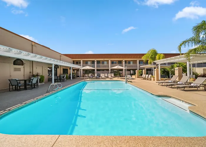 Best Western Plus Hilltop Inn