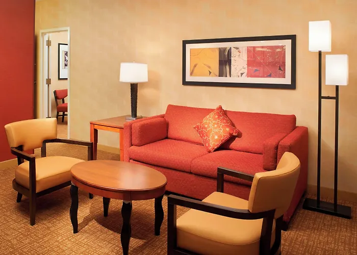 Courtyard By Marriott Chicago Naperville