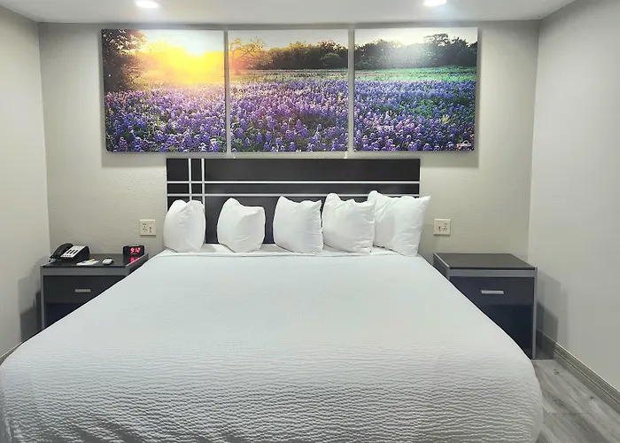 Days Inn By Wyndham Baytown Tx