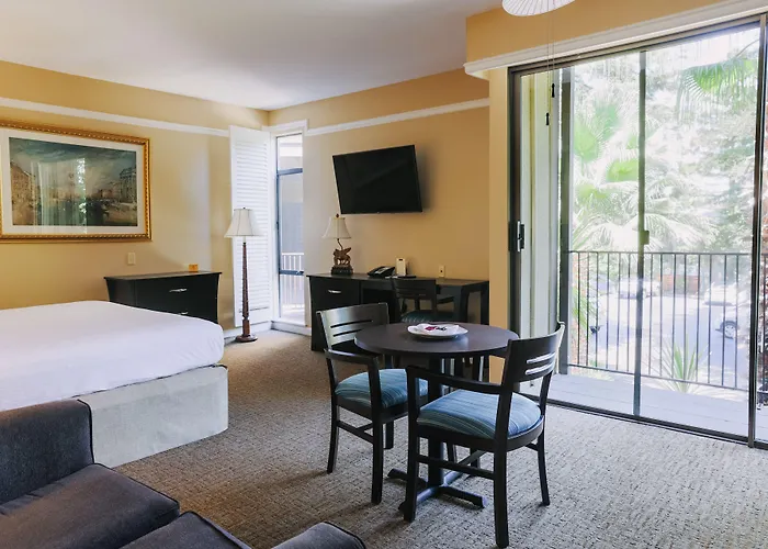 Dinah'S Garden Hotel