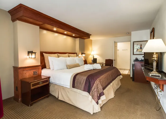 Twin Peaks Lodge & Hot Springs