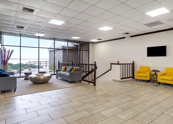 Best Western Plus Lake Front Hotel
