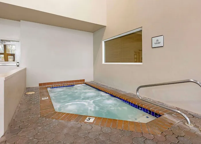 Best Western Plus Mill Creek Inn