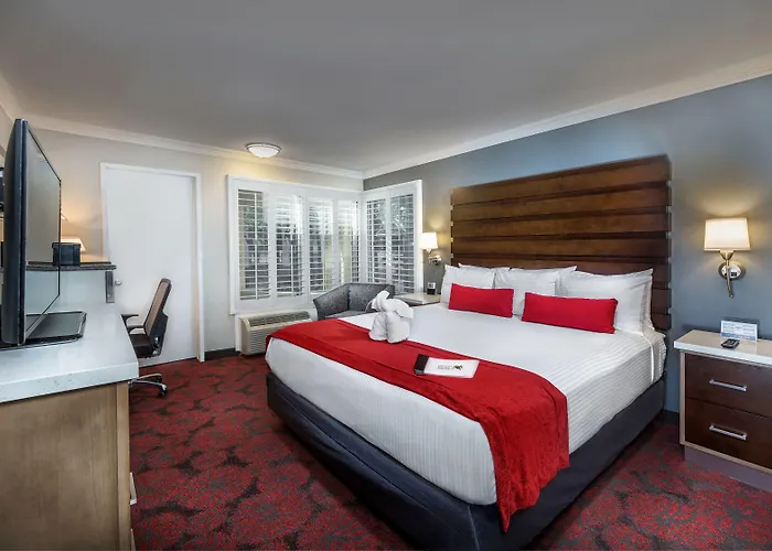 Desert Palms Hotel & Suites Anaheim Resort