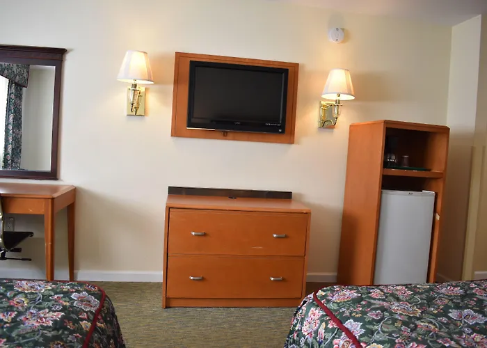 East Norwich Inn