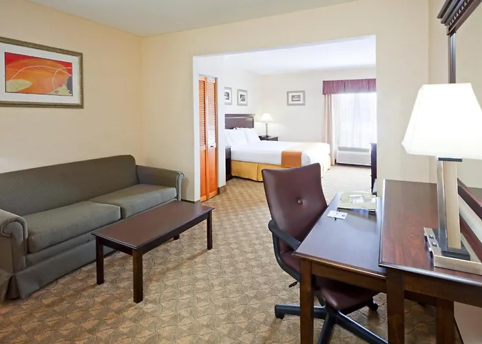 Holiday Inn Express & Suites Carneys Point - Pennsville By Ihg