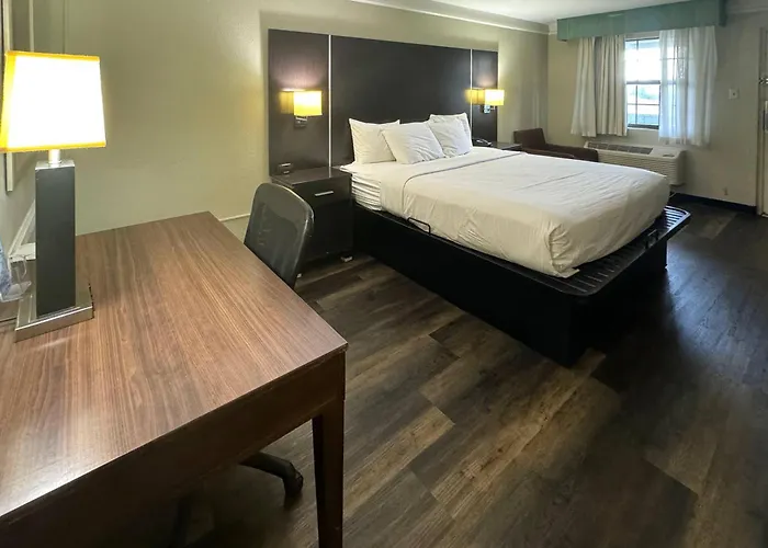 Quality Inn & Suites Tuscaloosa Near University