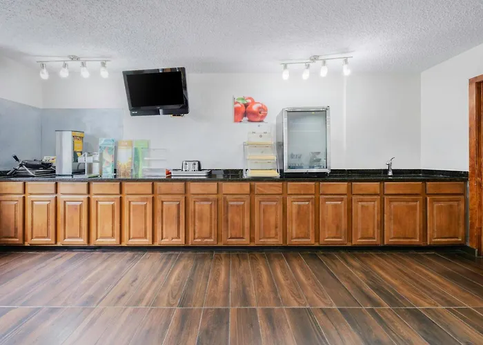Red Roof Inn & Suites Middleborough