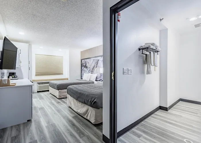 Western Skies Inn & Suites