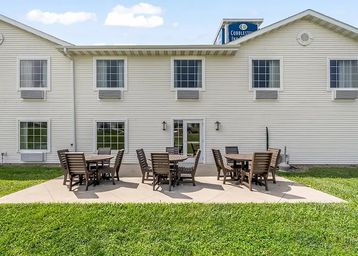 Cobblestone Inn & Suites - Avoca