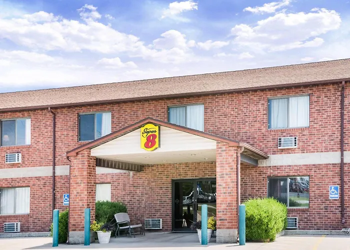 Super 8 By Wyndham Chanute