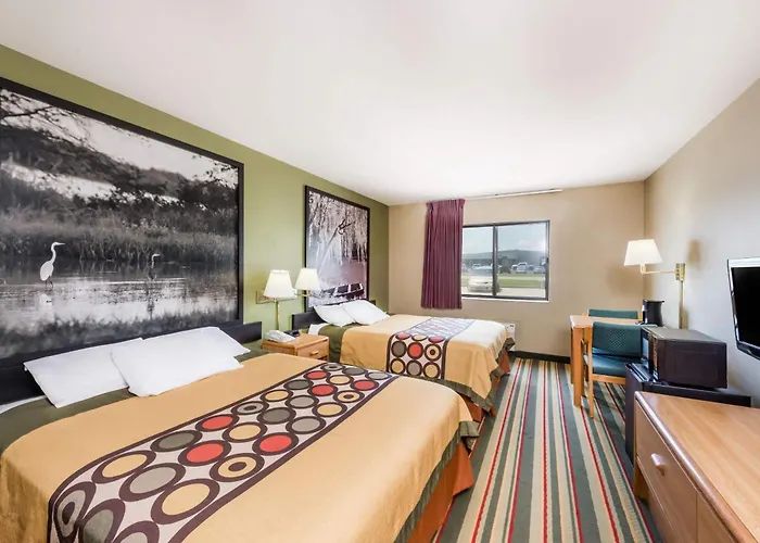 Super 8 By Wyndham Chanute