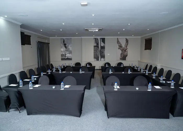 Cresta Riley'S Hotel