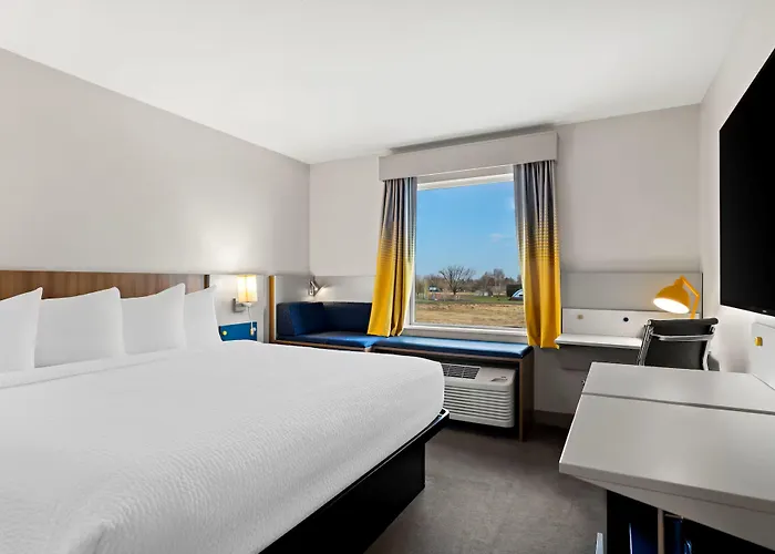 Holiday Inn Express & Suites George - Quincy South By Ihg