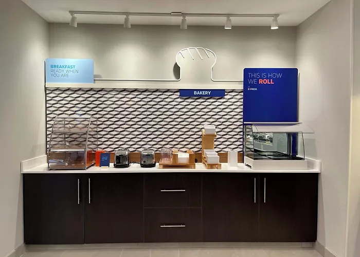 Holiday Inn Express & Suites - Ft. Smith - Airport By Ihg