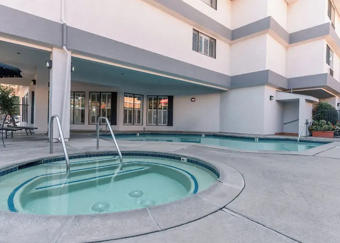 Governors Inn Hotel