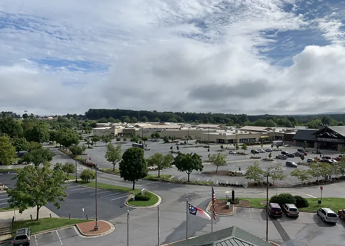 Comfort Suites Outlet Center