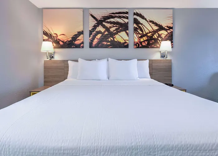 Days Inn By Wyndham Greenville Ms