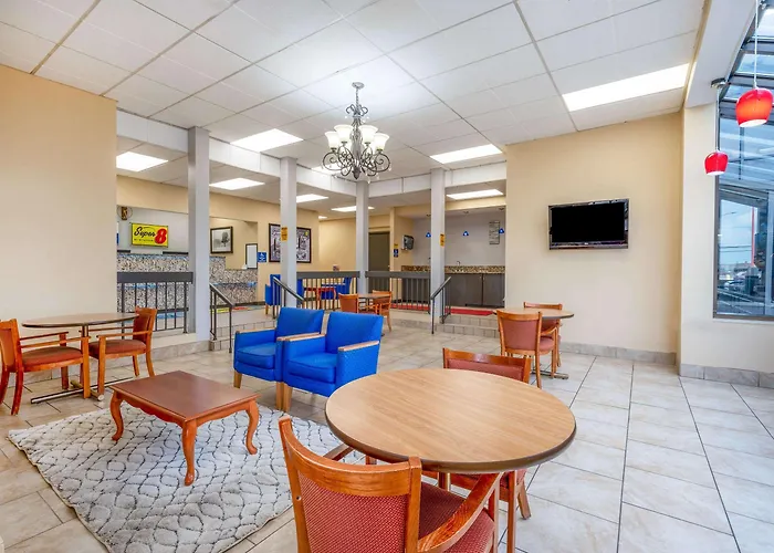 Super 8 By Wyndham Perrysburg-Toledo