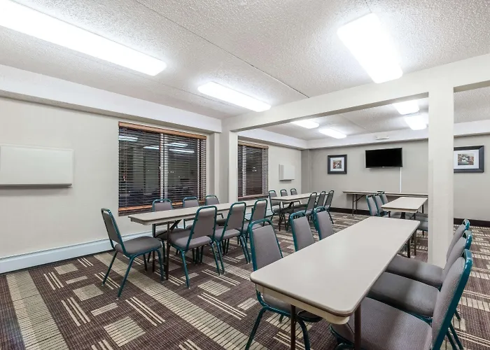 Days Inn By Wyndham Bismarck
