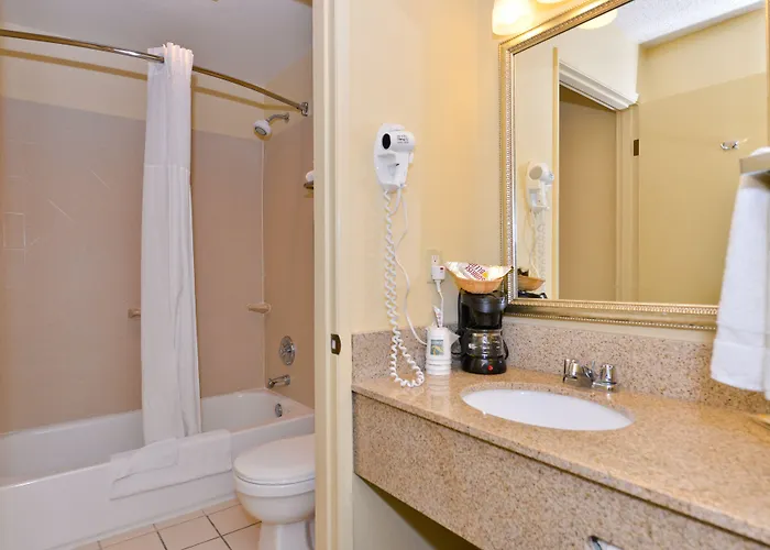 Quality Inn & Suites Vancouver - Hazel Dell