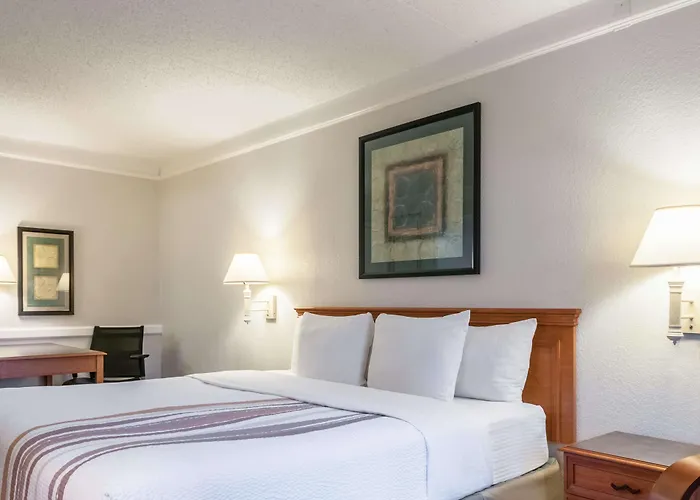 La Quinta Inn By Wyndham New Orleans West Bank / Gretna