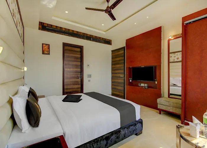 Townhouse Oak Hotel C Pearls