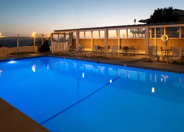 Edgewater Inn And Suites
