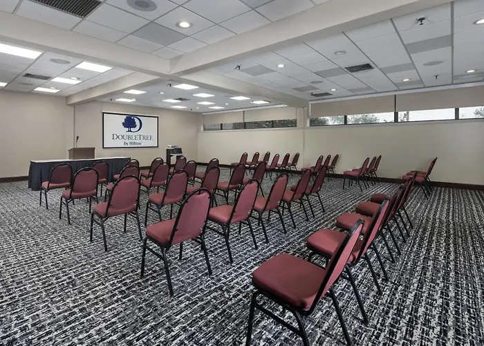 Doubletree By Hilton Manhattan, Ks
